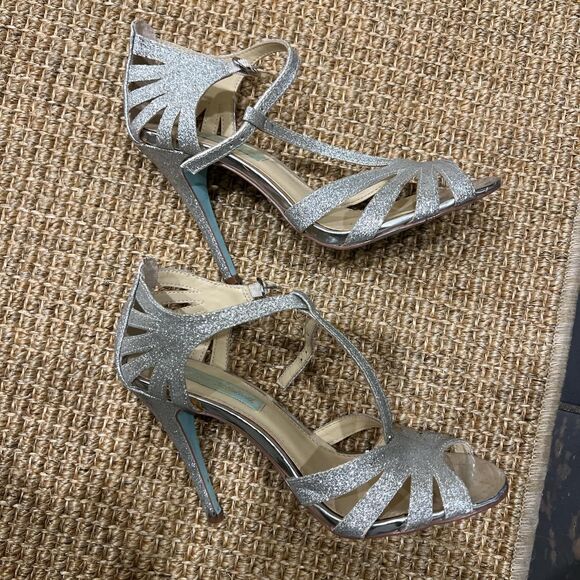 Betsy Johnson Silver glitter T strap heels - Picture 3 of 4